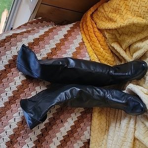 Gloria Vanderbilt, size 10, black boots